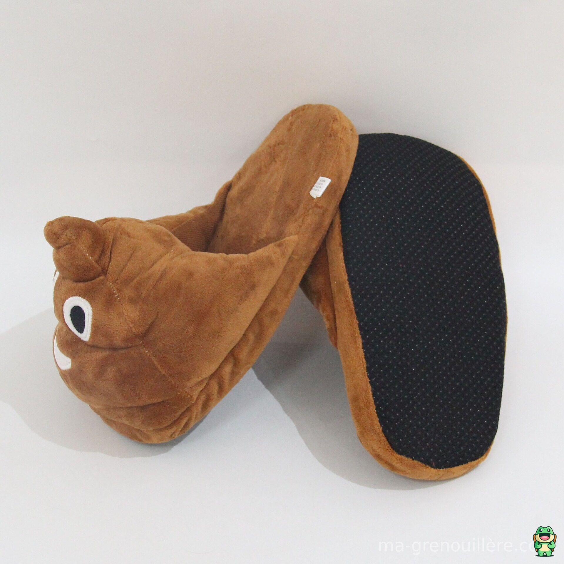 Vue de dos des chaussons caca avec forme arrondie