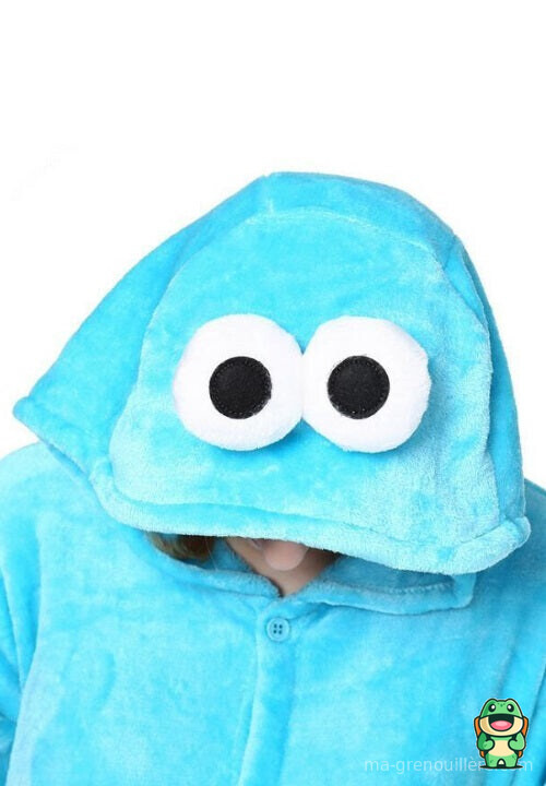 Grenouillère Cookie Monster portée dans une ambiance détente