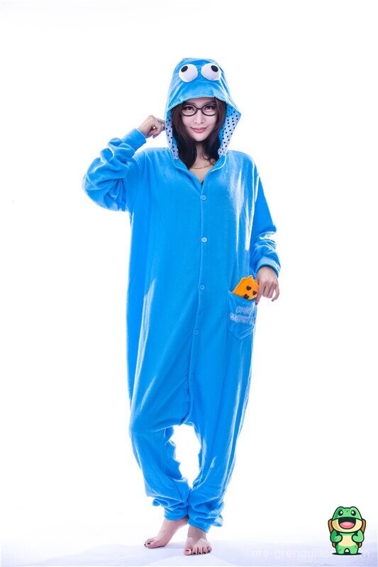 Détail de la polaire douce bleue de la grenouillère