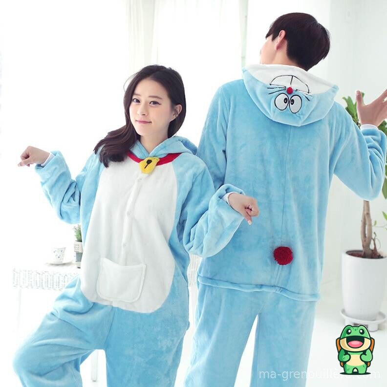 Vue de dos de la grenouillère Doraemon bleue avec coupe ample