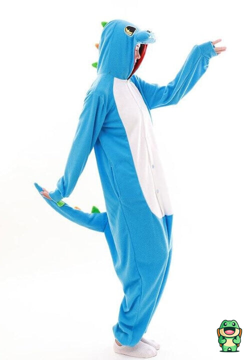 Grenouillère Dragon Bleu portée en tenue de détente à la maison