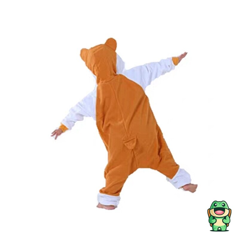 Détail de la matière polaire douce de la grenouillère Hamtaro