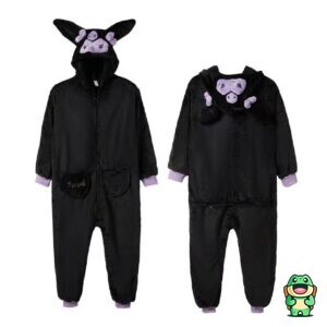 Vue de face de la grenouillère Kuromi noir adulte