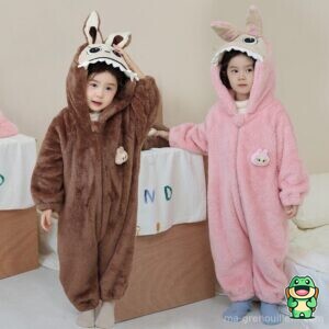 Vue de face de la grenouillère Labubu lapin rose et marron pour bébé