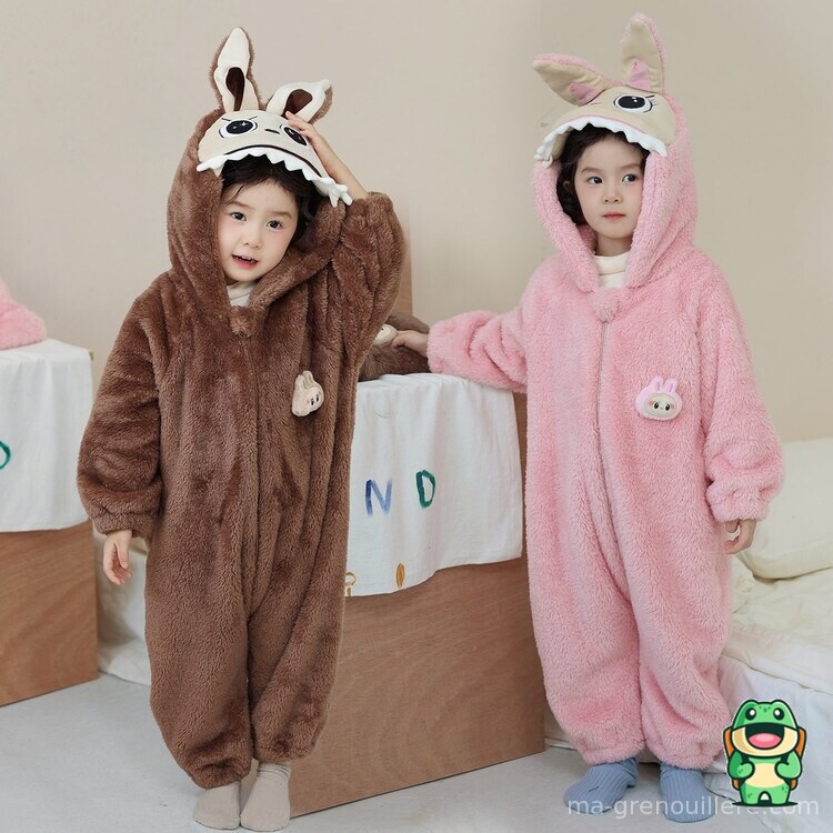 Vue de face de la grenouillère Labubu lapin rose et marron pour bébé