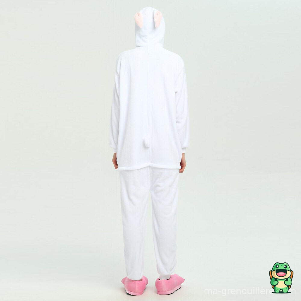 Grenouillère lapin blanc rose portée en tenue d'intérieur