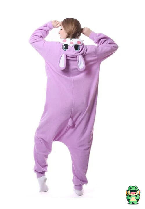 Détail de la flanelle douce de la grenouillère lapin violette