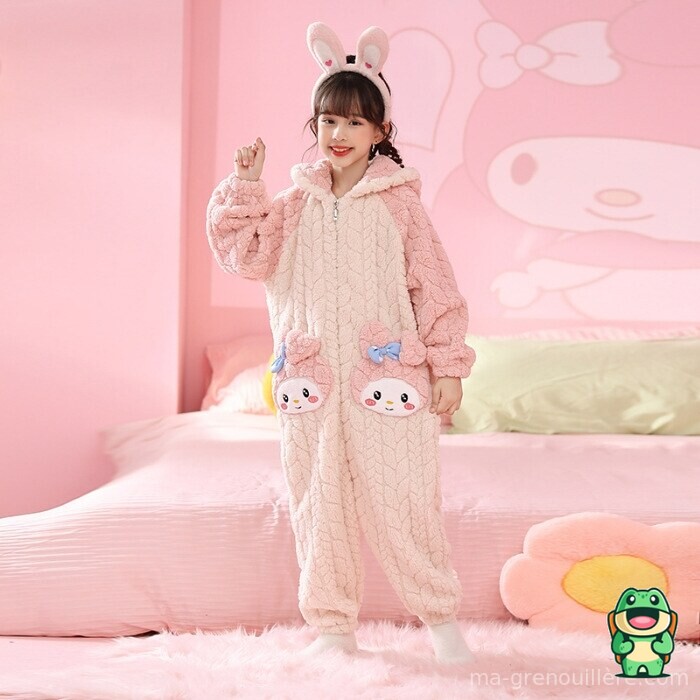 Détail de la polaire douce de la grenouillère My Melody