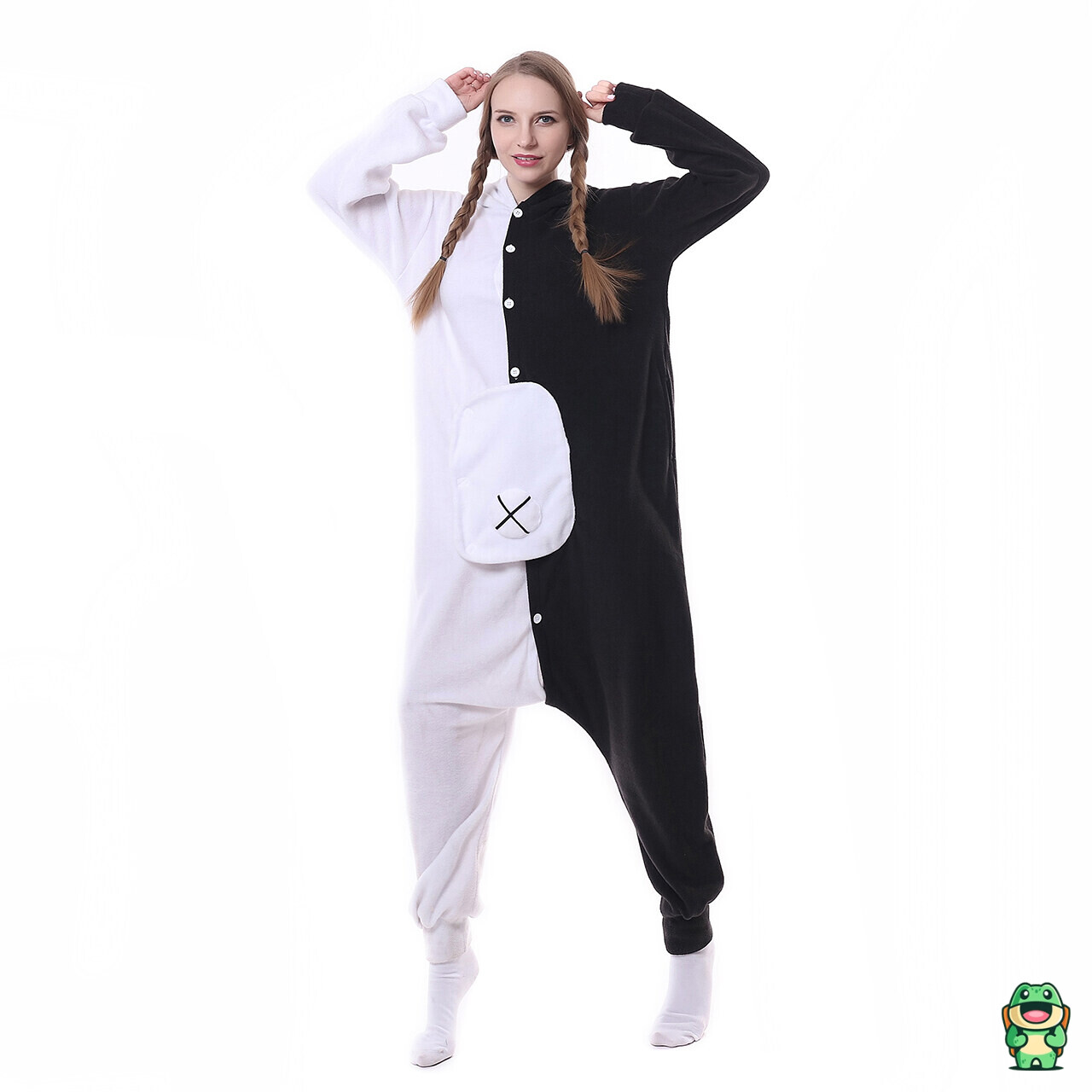 Grenouillère Monokuma adulte portée en tenue détente