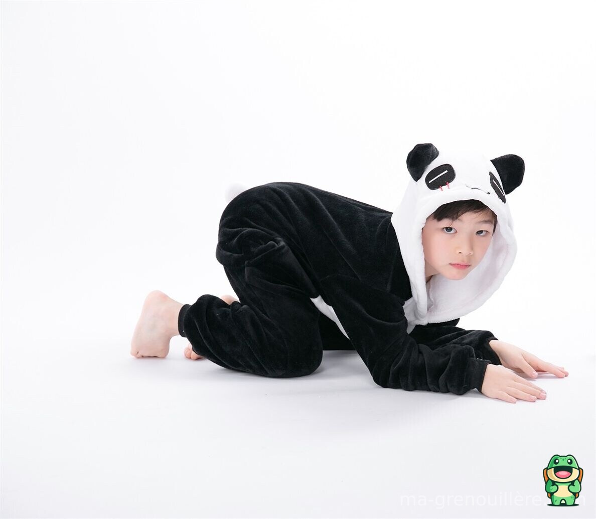 Vue de dos de la grenouillère panda noir et blanc enfant