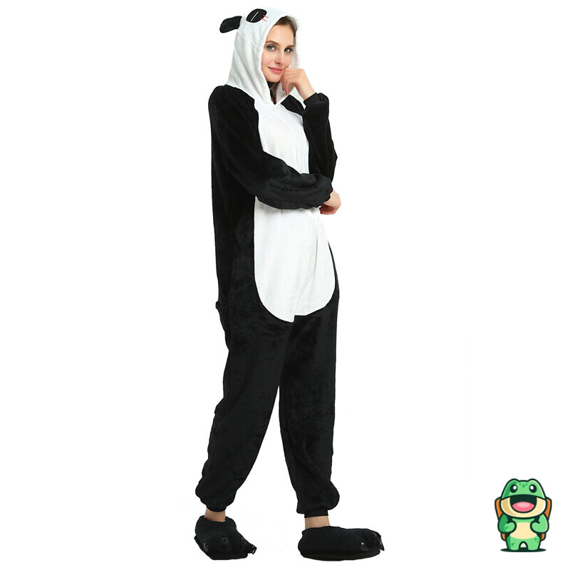 Vue de face de la grenouillère panda noir et blanc