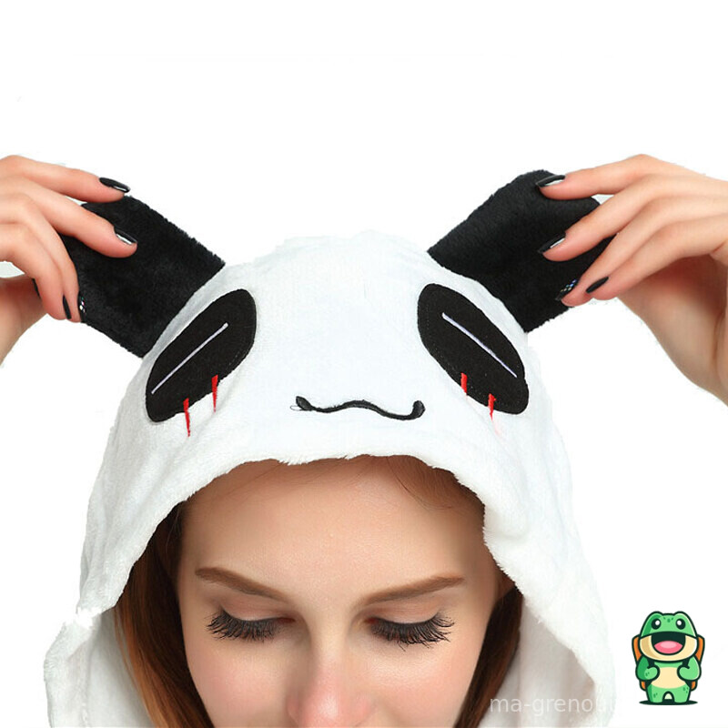 Grenouillère panda portée en tenue pyjama confortable
