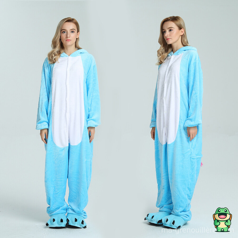 Détail de la flanelle douce bleue de la grenouillère pégase