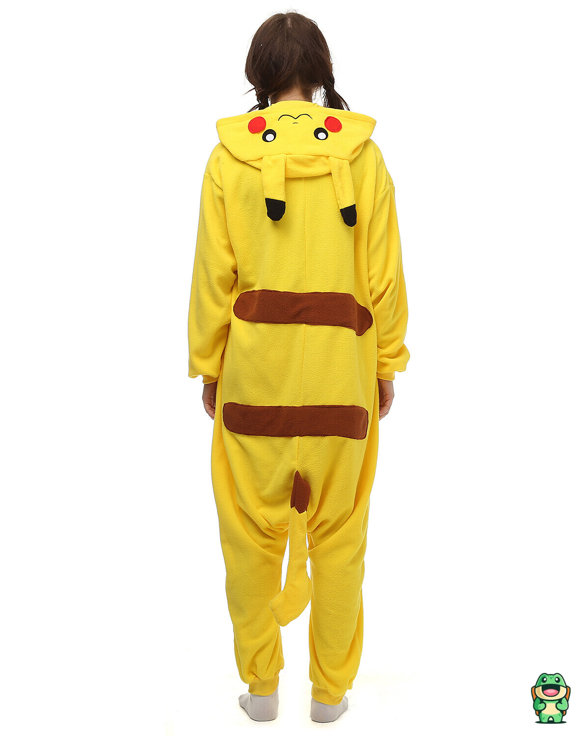 Grenouillère Pikachu portée en tenue de détente à la maison