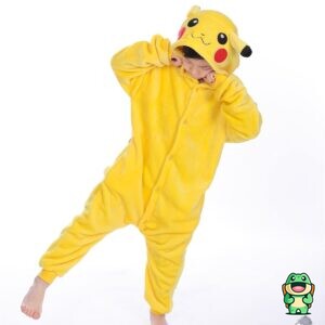 Grenouillère Pikachu jaune enfant vue de face avec capuche à oreilles