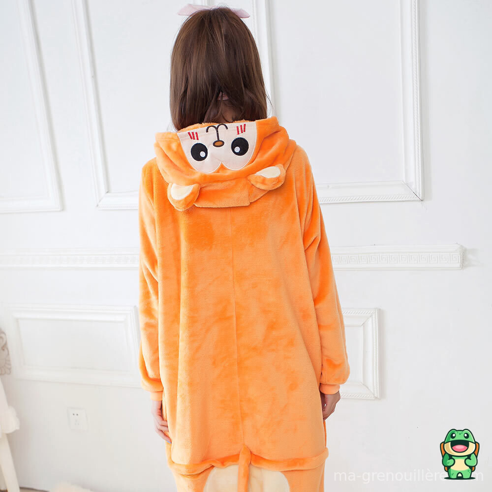 Détail de la polaire orange douce et moelleuse