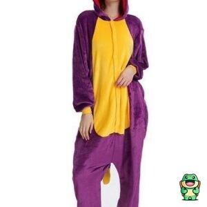 Grenouillère Spyro vue de face avec capuche de dragon