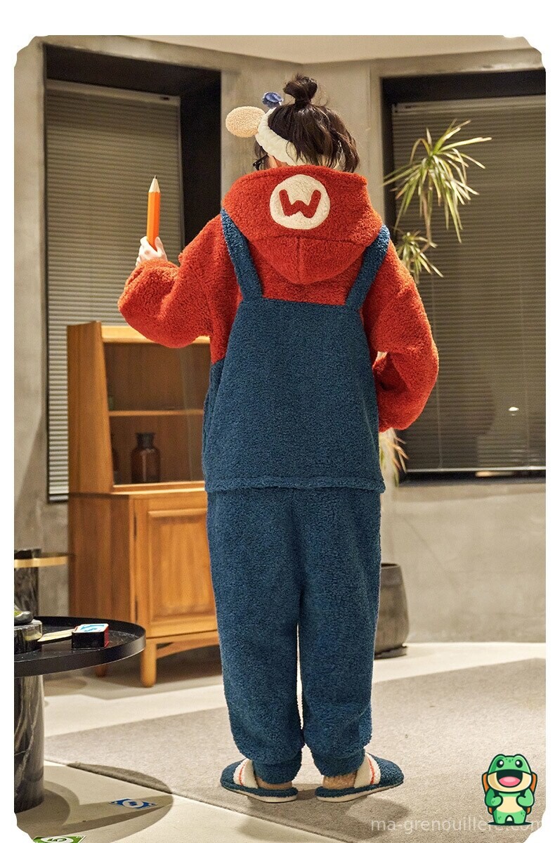 Grenouillère Super Mario adulte portée en tenue d'intérieur