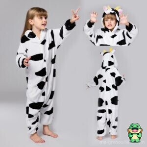 Vue de face de la grenouillère vache noir et blanc pour enfant